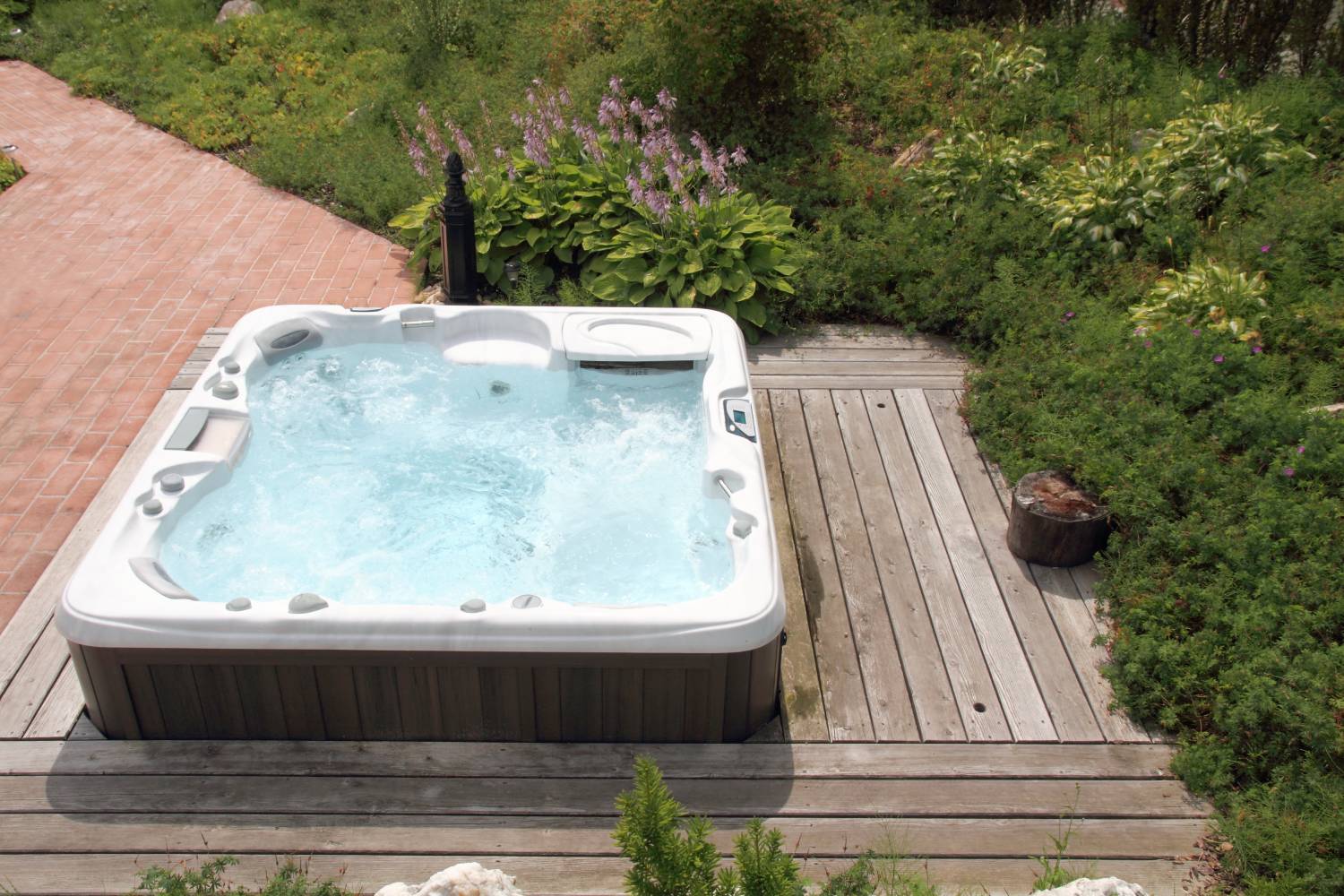 DIFFERENCE_SPA_JACUZZI | Les Piscines du Rhin Quel système de filtration pour son spa ? Bischwiller